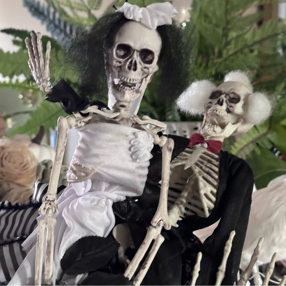 NEW! Spooky Halloween Bride & Groom Corpse Lantern Centerpiece - Picture 9 of 14